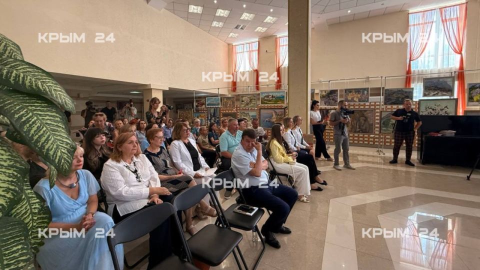 В день рождения военкора Федорчака в Симферополе презентовали книгу «Александр Федорчак: сын, друг, военкор» В день рождения военкора Федорчака в Симферополе презентовали книгу «Александр Федорчак: сын, друг, военкор»