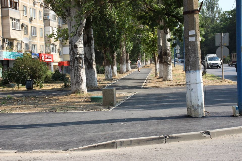 В микрорайоне Аршинцево восстанавливают тротуары после работ по реконструкции сетей водоснабжения В микрорайоне Аршинцево восстанавливают тротуары после работ по реконструкции сетей водоснабжения