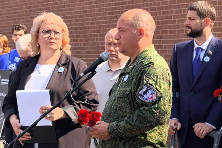 Московская команда ПАРТИИ «РОДИНА» и участники СВО почтили память детей, погибших от войны Московская команда ПАРТИИ «РОДИНА» и участники СВО почтили память детей, погибших от войны