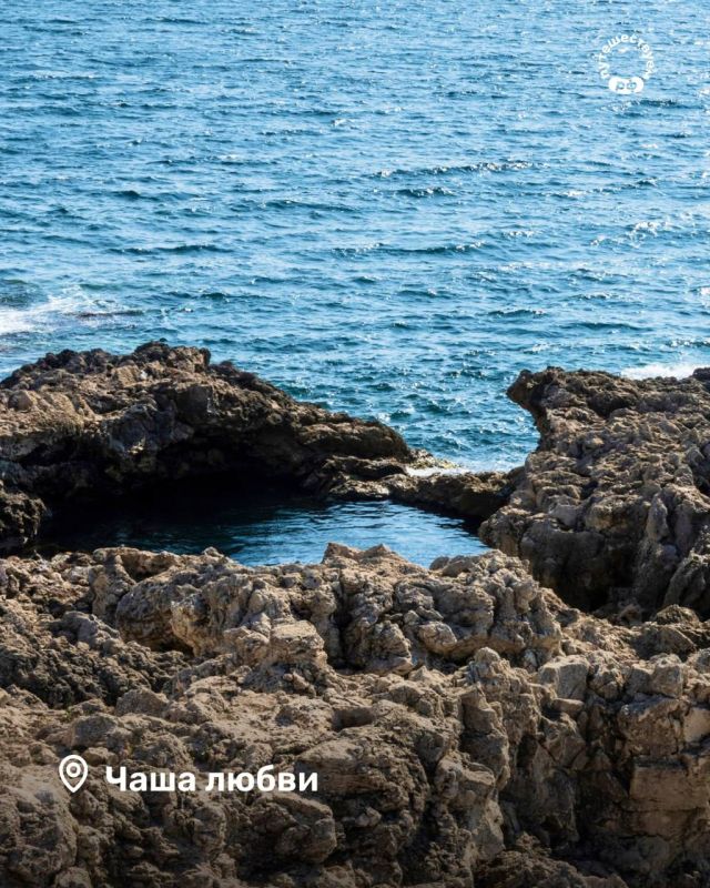 Где спрятана Чаша любви, как выглядят слоеные скалы и что можно увидеть в Долине привидений — узнаете, побывав в этих загадочных и живописных уголках Крыма Где спрятана Чаша любви, как выглядят слоеные скалы и что можно увидеть в Долине привидений — узнаете, побывав в этих загадочных и живописных уголках Крыма