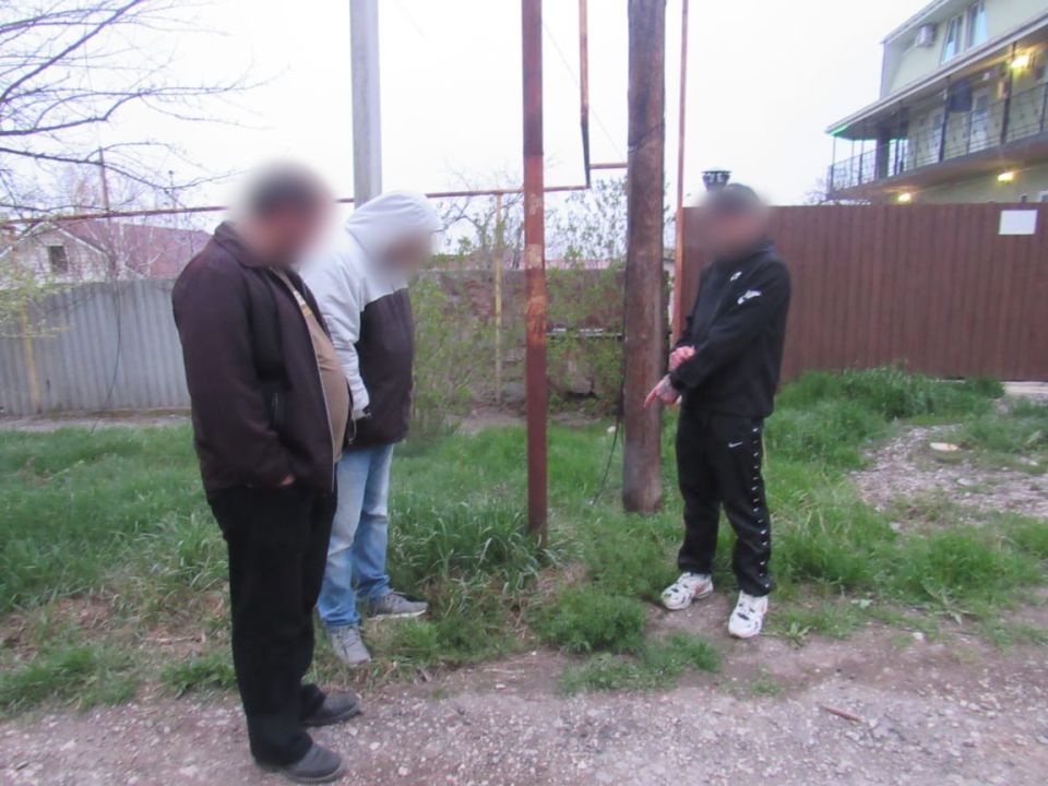 В Феодосии полицейскими завершено расследование уголовного дела в отношении молодого человека по 32 фактам покушений на незаконный сбыт наркотических средств В Феодосии полицейскими завершено расследование уголовного дела в отношении молодого человека по 32 фактам покушений на незаконный сбыт наркотических средств