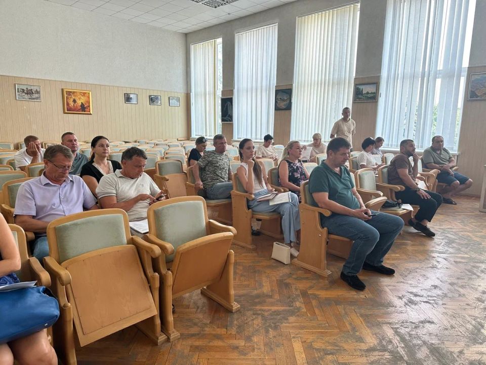 Сергей Петелин: Провел заседание межведомственной рабочей группы по вопросам труда и заработной платы, мобилизации поступлений налоговых и неналоговых доходов в бюджет Симферопольского района, бюджеты всех уровней, а также... Сергей Петелин: Провел заседание межведомственной рабочей группы по вопросам труда и заработной платы, мобилизации поступлений налоговых и неналоговых доходов в бюджет Симферопольского района, бюджеты всех уровней, а также...