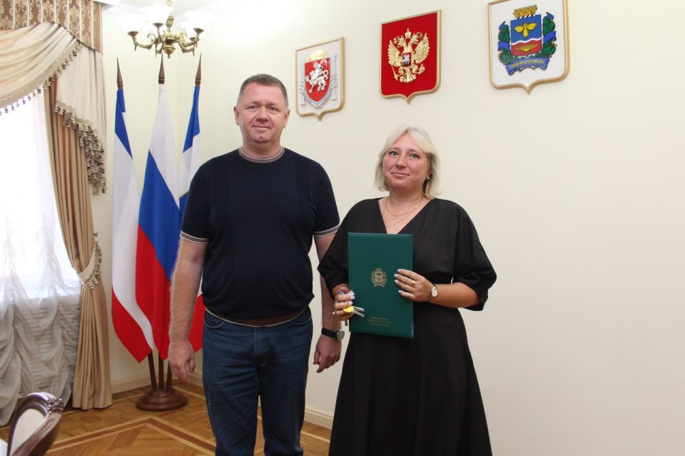 Михаил Афанасьев: Сегодня ключи от 12 квартир получили дети-сироты и дети, оставшиеся без попечения родителей Михаил Афанасьев: Сегодня ключи от 12 квартир получили дети-сироты и дети, оставшиеся без попечения родителей