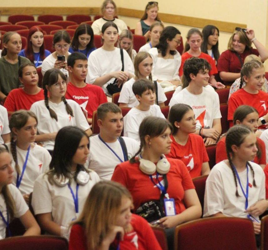 В Крыму региональный форум «Медиа и коммуникации» объединил талантливых школьников В Крыму региональный форум «Медиа и коммуникации» объединил талантливых школьников