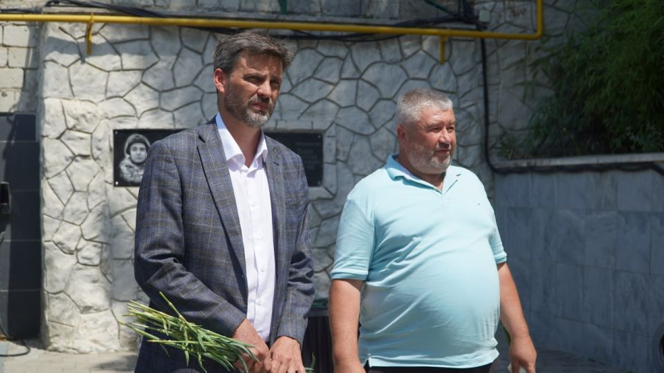 В Симферополе открыли памятную табличку военкору Александру Федорчаку