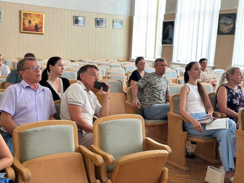 Сергей Петелин: Провел заседание межведомственной рабочей группы по вопросам труда и заработной платы, мобилизации поступлений налоговых и неналоговых доходов в бюджет Симферопольского района, бюджеты всех уровней, а также... Сергей Петелин: Провел заседание межведомственной рабочей группы по вопросам труда и заработной платы, мобилизации поступлений налоговых и неналоговых доходов в бюджет Симферопольского района, бюджеты всех уровней, а также...
