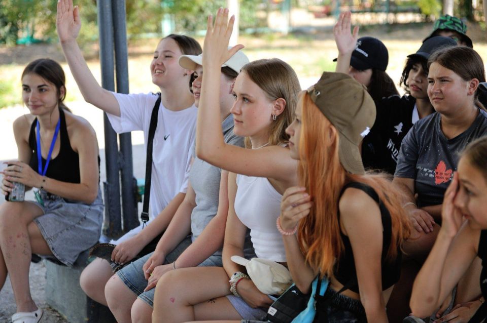 В Евпатории полицейские и общественники провели акцию «Каникулы с Общественным советом» В Евпатории полицейские и общественники провели акцию «Каникулы с Общественным советом»