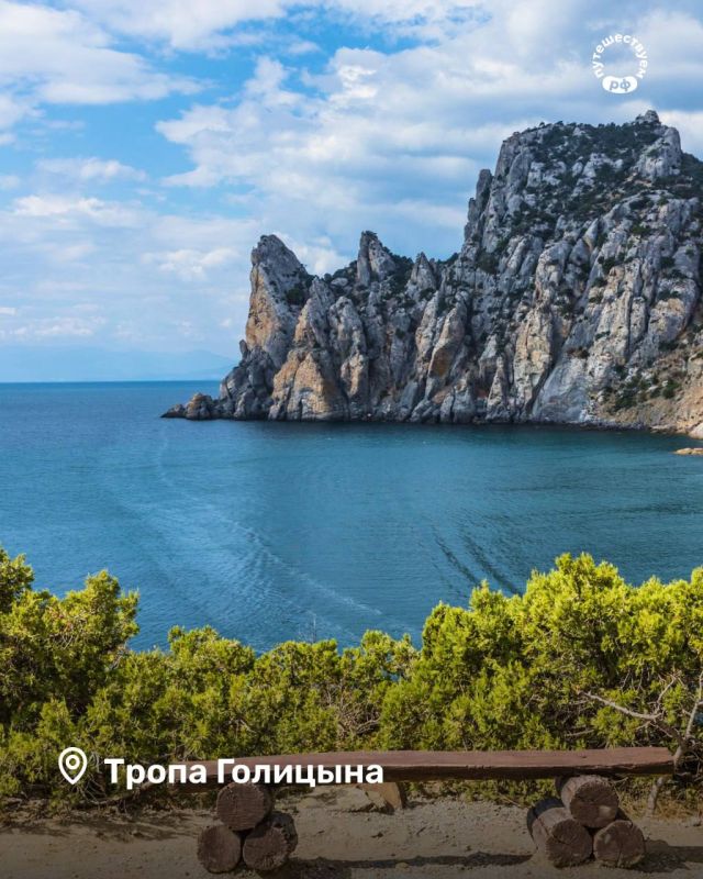 Где спрятана Чаша любви, как выглядят слоеные скалы и что можно увидеть в Долине привидений — узнаете, побывав в этих загадочных и живописных уголках Крыма Где спрятана Чаша любви, как выглядят слоеные скалы и что можно увидеть в Долине привидений — узнаете, побывав в этих загадочных и живописных уголках Крыма