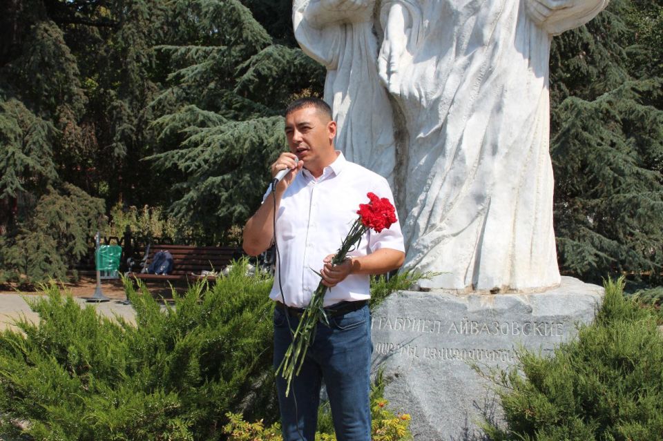 В Симферополе, у памятника братьям Айвазовским состоялось мероприятие,посвящённое дню рождения Ивана Константиновича Айвазовского В Симферополе, у памятника братьям Айвазовским состоялось мероприятие,посвящённое дню рождения Ивана Константиновича Айвазовского