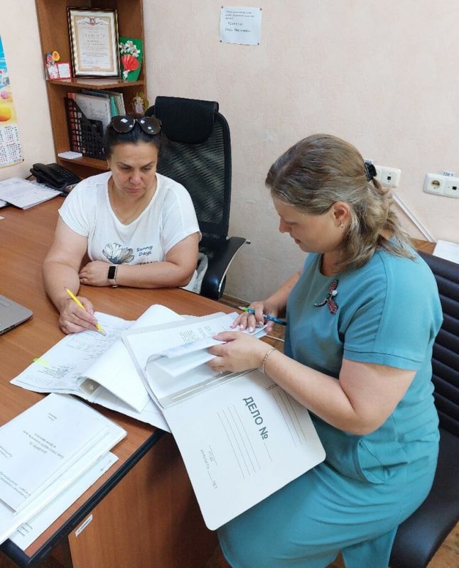 Сотрудники архивного отдела администрации Белогорского района продолжают оказывать консультационно-методическую помощь учреждениям