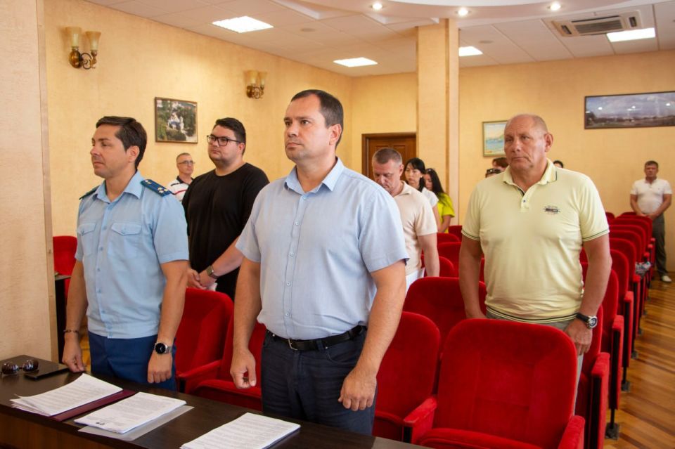 Глава администрации Керчи Олег Каторгин принял участие в заседании очередной 21 сессии Керченского городского совета 3 созыва Глава администрации Керчи Олег Каторгин принял участие в заседании очередной 21 сессии Керченского городского совета 3 созыва