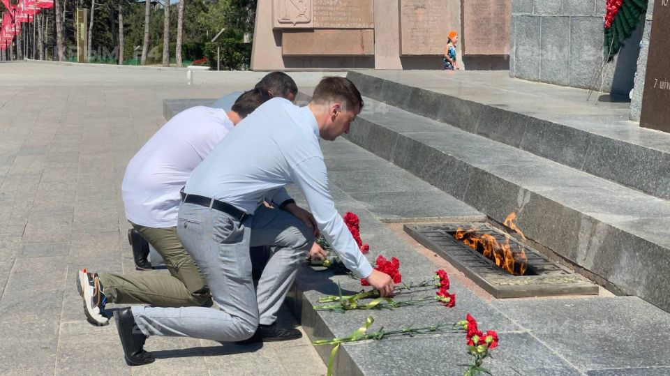 Памятные капсулы с землёй из городов-героев и мест самых ожесточённых боёв передали Музею-заповеднику героической обороны Севастополя Памятные капсулы с землёй из городов-героев и мест самых ожесточённых боёв передали Музею-заповеднику героической обороны Севастополя