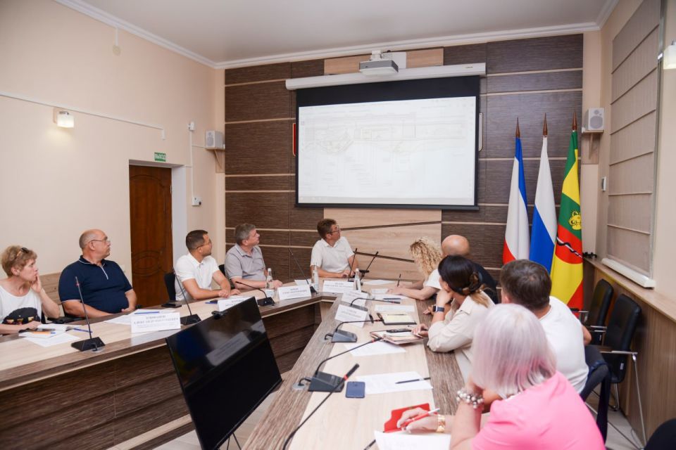 В Евпатории представили проект благоустройства набережной озера Мойнаки В Евпатории представили проект благоустройства набережной озера Мойнаки
