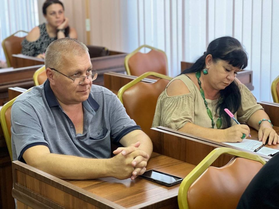 Игорь Ивин: По поручению главы Республики Крым Сергея Валерьевича Аксёнова продолжаем выстраивать коммуникацию между профильными службами и председателями многоквартирных домов Игорь Ивин: По поручению главы Республики Крым Сергея Валерьевича Аксёнова продолжаем выстраивать коммуникацию между профильными службами и председателями многоквартирных домов