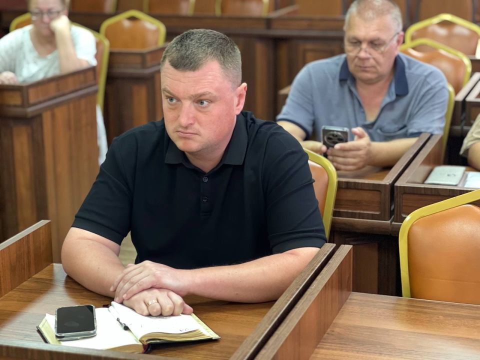 Игорь Ивин: По поручению главы Республики Крым Сергея Валерьевича Аксёнова продолжаем выстраивать коммуникацию между профильными службами и председателями многоквартирных домов Игорь Ивин: По поручению главы Республики Крым Сергея Валерьевича Аксёнова продолжаем выстраивать коммуникацию между профильными службами и председателями многоквартирных домов