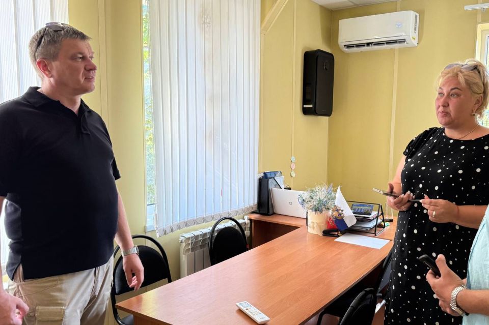 Александр Юрьев: В ходе рабочего выезда в посёлки Новоозёрное и Мирный проверил выполнение задач по устранению недочётов, выявленных во время благоустройства дворов Александр Юрьев: В ходе рабочего выезда в посёлки Новоозёрное и Мирный проверил выполнение задач по устранению недочётов, выявленных во время благоустройства дворов