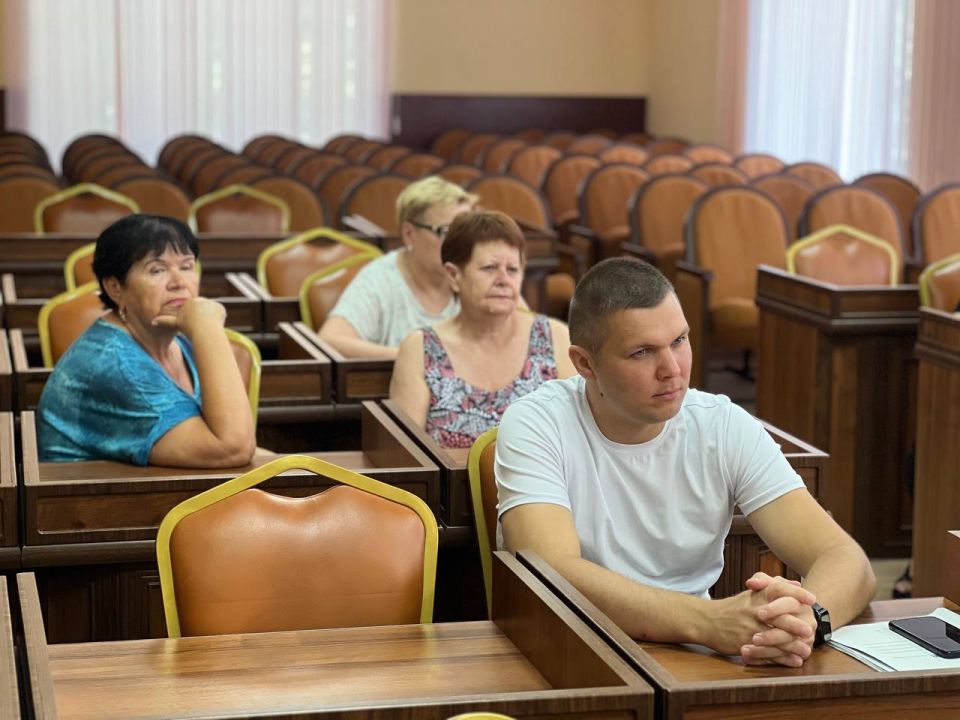 Игорь Ивин: По поручению главы Республики Крым Сергея Валерьевича Аксёнова продолжаем выстраивать коммуникацию между профильными службами и председателями многоквартирных домов Игорь Ивин: По поручению главы Республики Крым Сергея Валерьевича Аксёнова продолжаем выстраивать коммуникацию между профильными службами и председателями многоквартирных домов