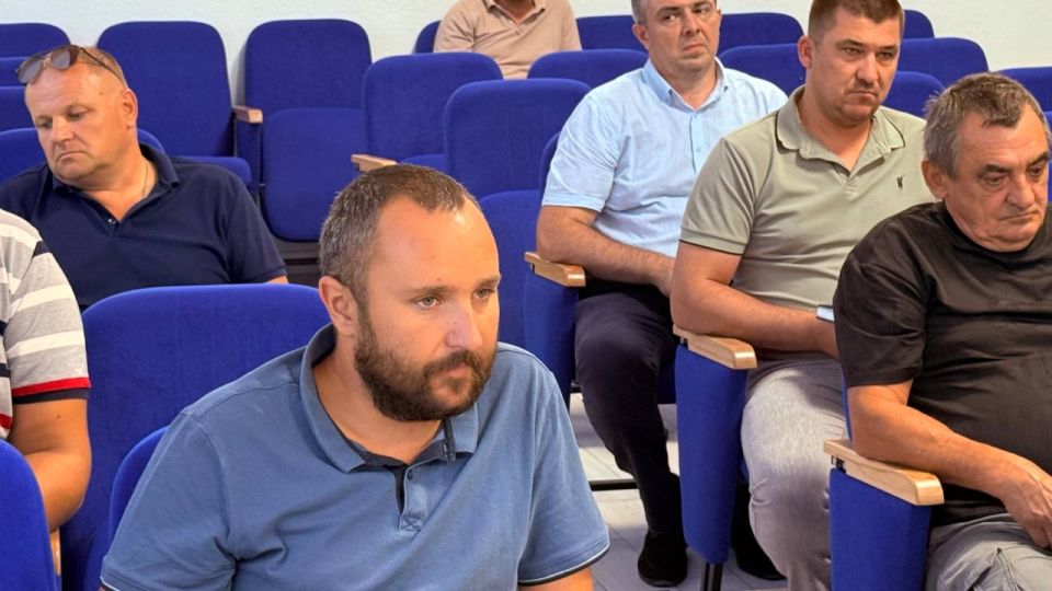 Антон Кравец: Сегодня совместно с главой района Дмитрием Мильгевским провели встречу с председателями/собственниками многоквартирных домов в пгт.Нижнегорский Антон Кравец: Сегодня совместно с главой района Дмитрием Мильгевским провели встречу с председателями/собственниками многоквартирных домов в пгт.Нижнегорский