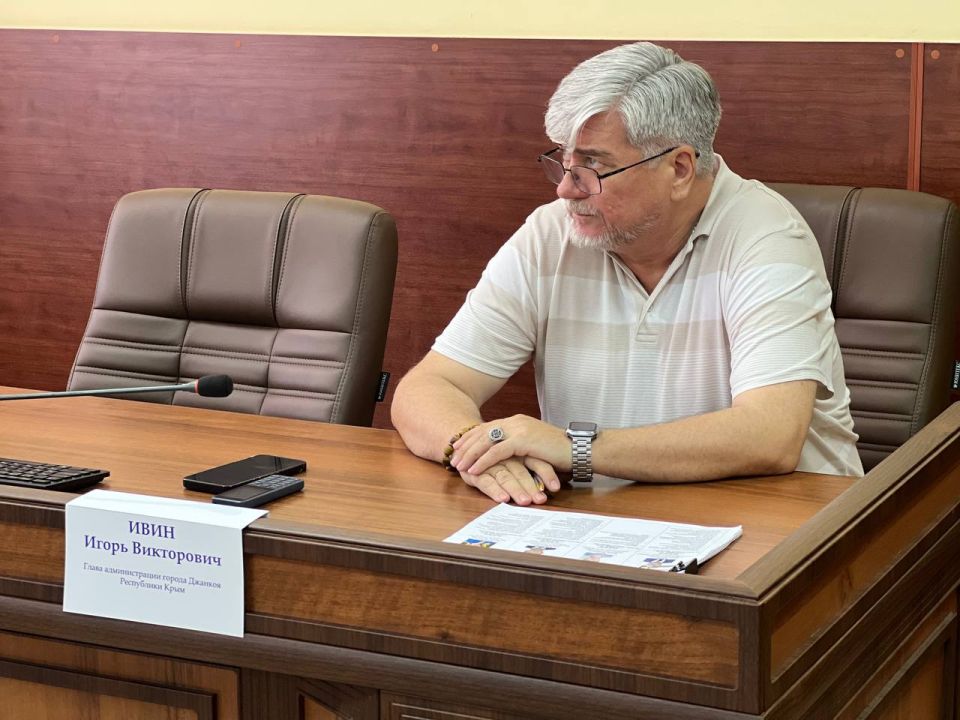 Игорь Ивин: По поручению главы Республики Крым Сергея Валерьевича Аксёнова продолжаем выстраивать коммуникацию между профильными службами и председателями многоквартирных домов Игорь Ивин: По поручению главы Республики Крым Сергея Валерьевича Аксёнова продолжаем выстраивать коммуникацию между профильными службами и председателями многоквартирных домов