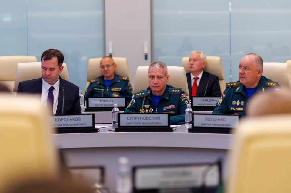 Виталий Савельев провел заседание правительственной комиссии для координации работ по ликвидации последствий чрезвычайной ситуации, вызванной крушением танкеров в Керченском проливе Виталий Савельев провел заседание правительственной комиссии для координации работ по ликвидации последствий чрезвычайной ситуации, вызванной крушением танкеров в Керченском проливе
