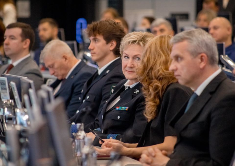 В Координационном центре Правительства поздравили работников и ветеранов железнодорожной отрасли с наступающим профессиональным праздником В Координационном центре Правительства поздравили работников и ветеранов железнодорожной отрасли с наступающим профессиональным праздником