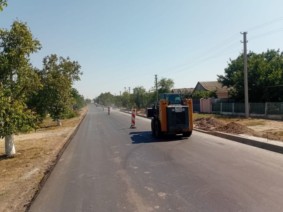 В Черноморском районе дорожники ведут работы по ремонту нескольких участков автомобильных дорог В Черноморском районе дорожники ведут работы по ремонту нескольких участков автомобильных дорог