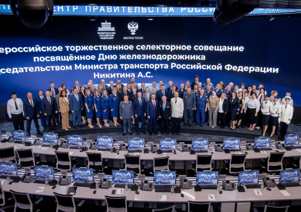 В Координационном центре Правительства поздравили работников и ветеранов железнодорожной отрасли с наступающим профессиональным праздником В Координационном центре Правительства поздравили работников и ветеранов железнодорожной отрасли с наступающим профессиональным праздником