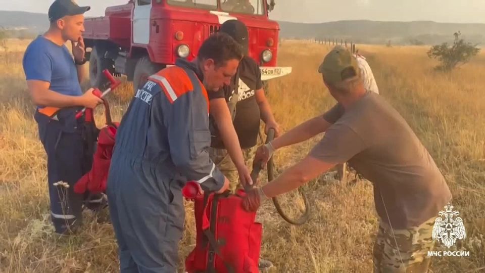 В Белогорском районе загорелось 20 гектаров сухой травы