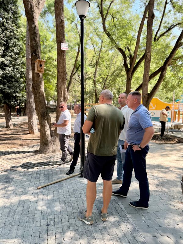 Михаил Афанасьев: Сегодняшний рабочий день начал в прямом эфире на радио "Спутник в Крыму" Михаил Афанасьев: Сегодняшний рабочий день начал в прямом эфире на радио "Спутник в Крыму"