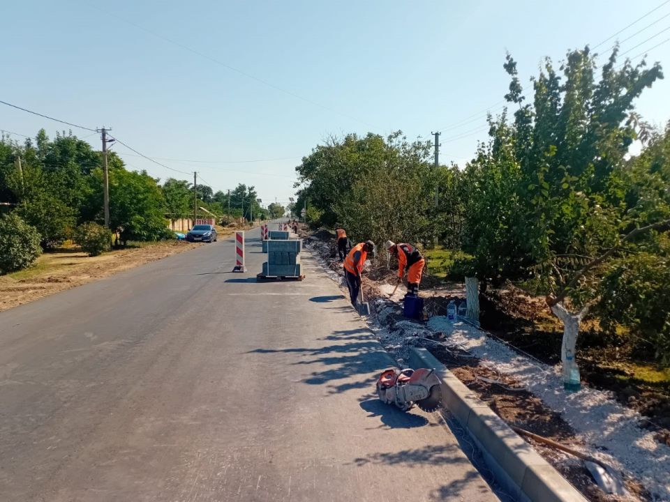 В Черноморском районе дорожники ведут работы по ремонту нескольких участков автомобильных дорог В Черноморском районе дорожники ведут работы по ремонту нескольких участков автомобильных дорог