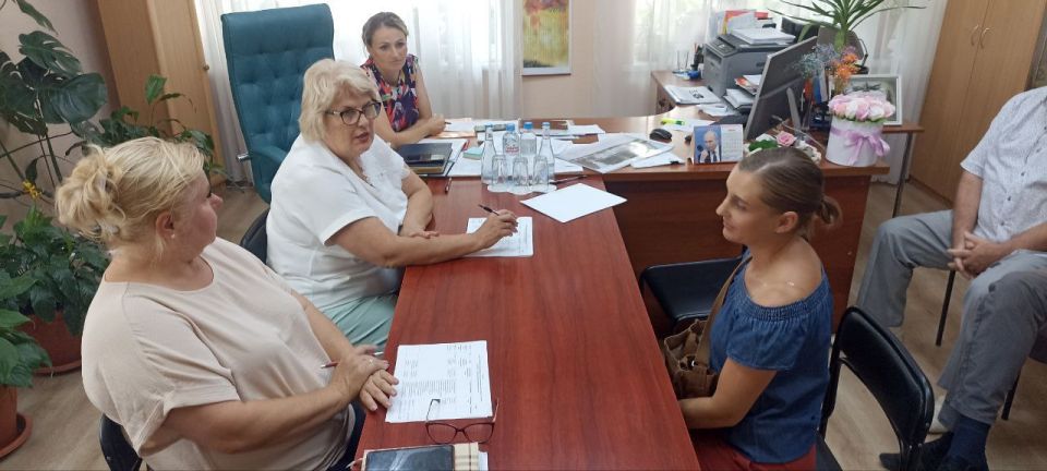 Галина Огнёва: Вчера с рабочим визитом посетила гостеприимное и солнечное село Изобильное, чтобы узнать, что волнует местных жителей Галина Огнёва: Вчера с рабочим визитом посетила гостеприимное и солнечное село Изобильное, чтобы узнать, что волнует местных жителей