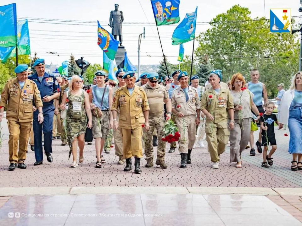 Севастополь отметил 95-ю годовщину основания Воздушно-десантных войск Севастополь отметил 95-ю годовщину основания Воздушно-десантных войск