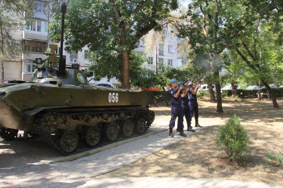 Феодосийцы отметили День Воздушно-десантных войск Феодосийцы отметили День Воздушно-десантных войск