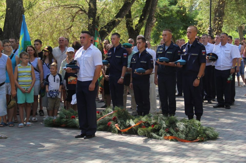 Феодосийцы отметили День Воздушно-десантных войск Феодосийцы отметили День Воздушно-десантных войск