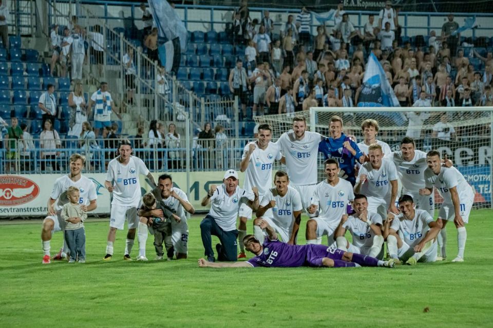  :                  2:0!