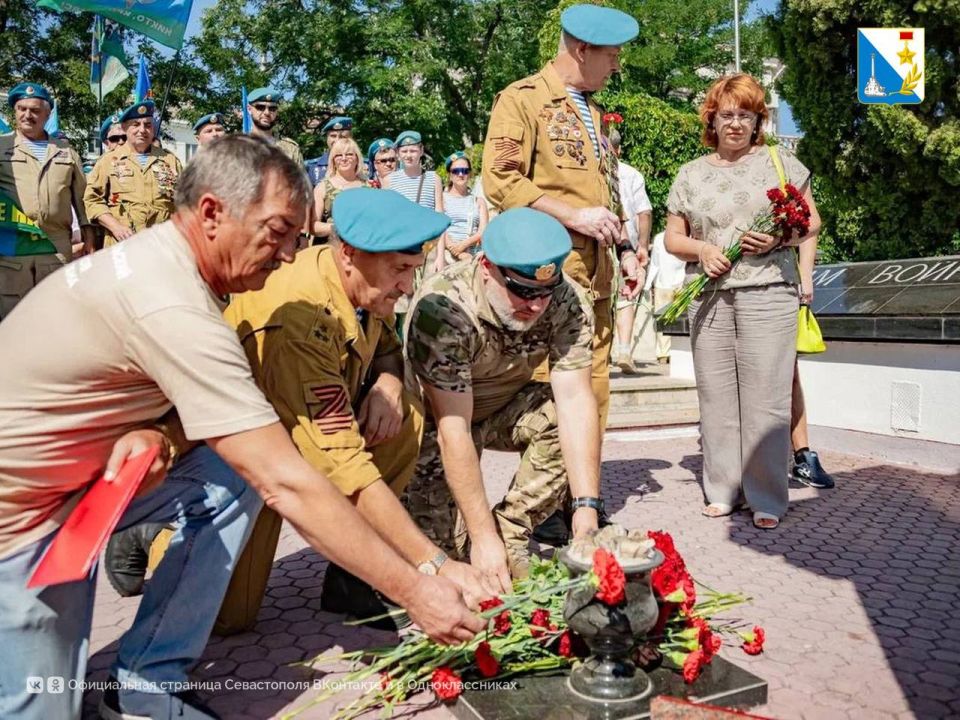 Севастополь отметил 95-ю годовщину основания Воздушно-десантных войск Севастополь отметил 95-ю годовщину основания Воздушно-десантных войск
