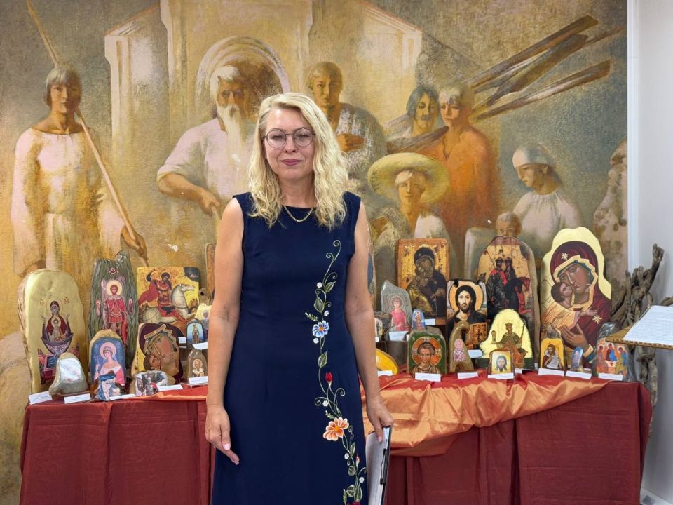 В течение месяца в музее «Калос Лимен» можно ознакомится с уникальными работами крымских иконописцев Виталия и Елены Морозенко В течение месяца в музее «Калос Лимен» можно ознакомится с уникальными работами крымских иконописцев Виталия и Елены Морозенко
