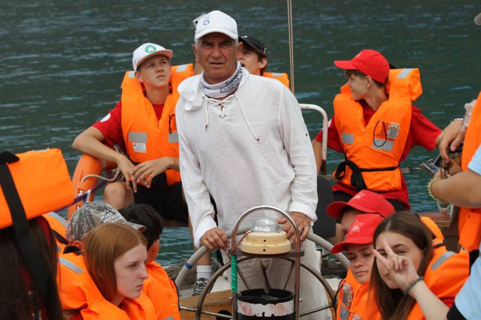 Михаил Развожаев: При поддержке Правительства Севастополя подростки осваивают морское дело Михаил Развожаев: При поддержке Правительства Севастополя подростки осваивают морское дело