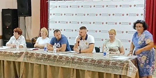 Владислав Хаджиев: Вчера, мой заместитель Сергей Кирьянов вместе с главой администрации Суворовского сельского поселения, с участием представителя ГУП РК «Крымтроллейбус» провели встречу с членами садоводческого... Владислав Хаджиев: Вчера, мой заместитель Сергей Кирьянов вместе с главой администрации Суворовского сельского поселения, с участием представителя ГУП РК «Крымтроллейбус» провели встречу с членами садоводческого...