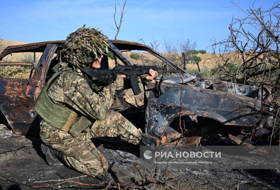 Боевая подготовка бойцов 56-го десантно-штурмового полка ВДВ на полигоне в Крыму Боевая подготовка бойцов 56-го десантно-штурмового полка ВДВ на полигоне в Крыму