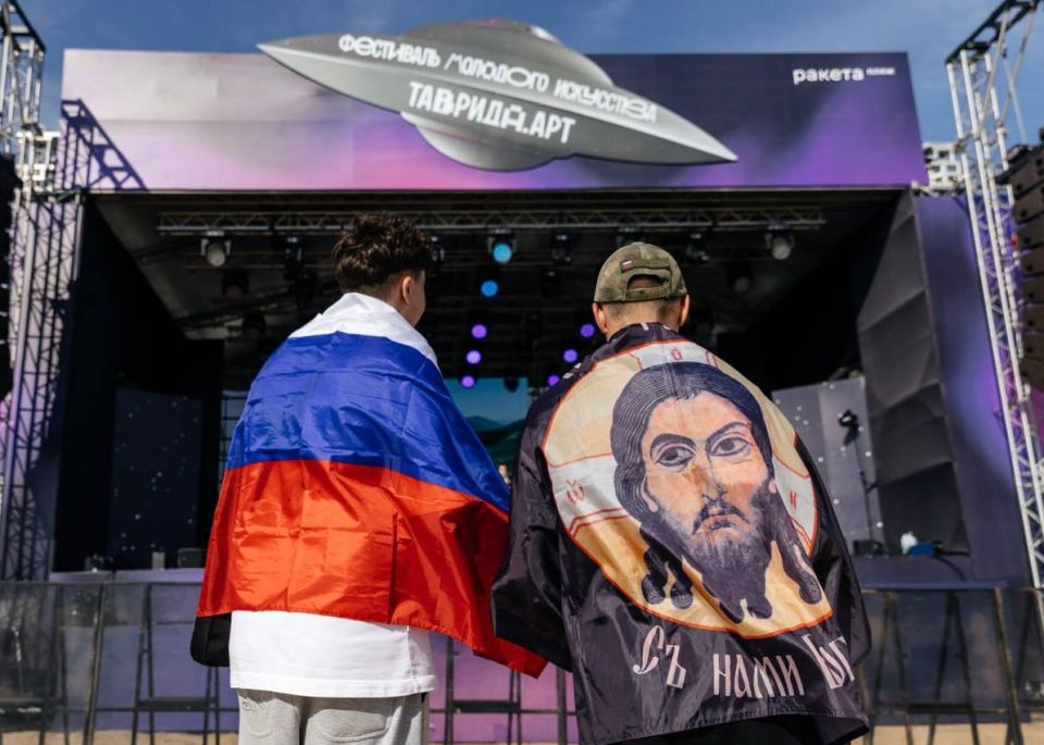 Три дня искусства. Фестиваль молодого искусства «Таврида.АРТ» завершился в Крыму Три дня искусства. Фестиваль молодого искусства «Таврида.АРТ» завершился в Крыму