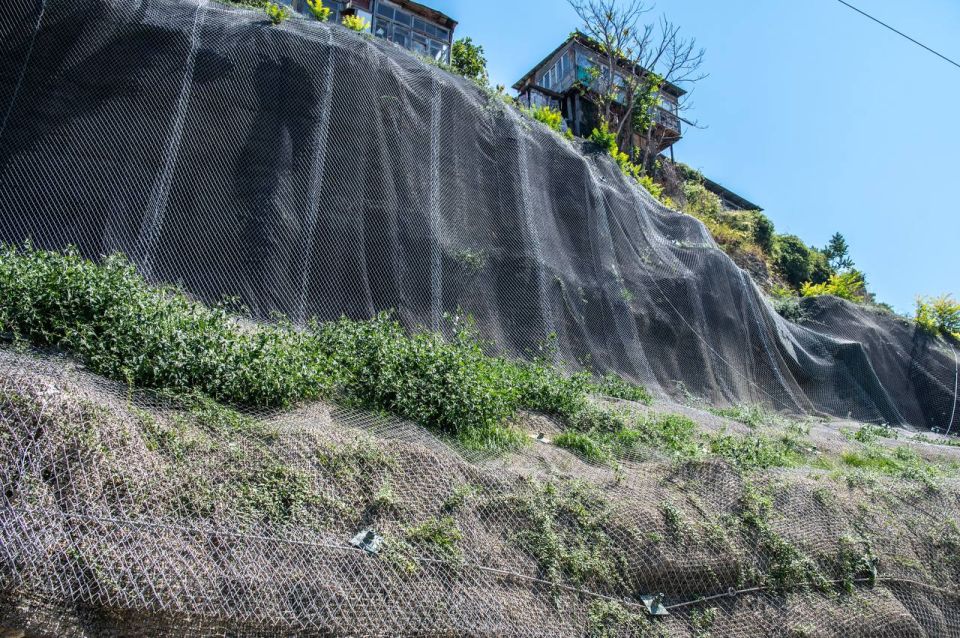 Михаил Развожаев: Реконструкция опасного оползневого участка на Героев Севастополя завершится раньше срока Михаил Развожаев: Реконструкция опасного оползневого участка на Героев Севастополя завершится раньше срока