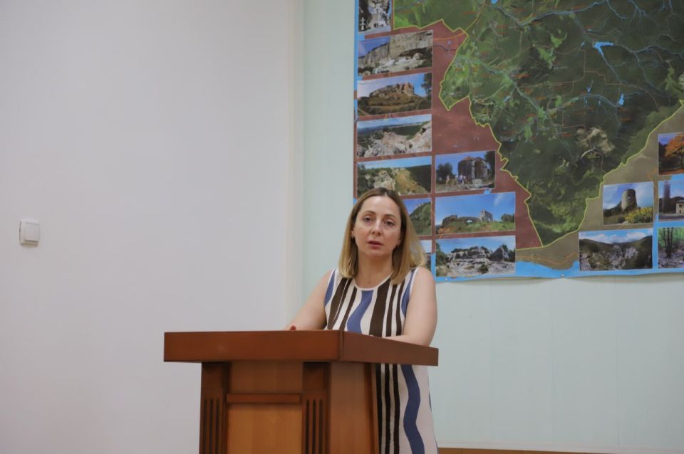 Анжелика Ястребова: По поручению Главы Республики Крым, глав поселений Бахчисарайского района призвали включиться в судебно-исковую работу, направленную на демонтаж некапитальных объектов строительства, расположенных на... Анжелика Ястребова: По поручению Главы Республики Крым, глав поселений Бахчисарайского района призвали включиться в судебно-исковую работу, направленную на демонтаж некапитальных объектов строительства, расположенных на...