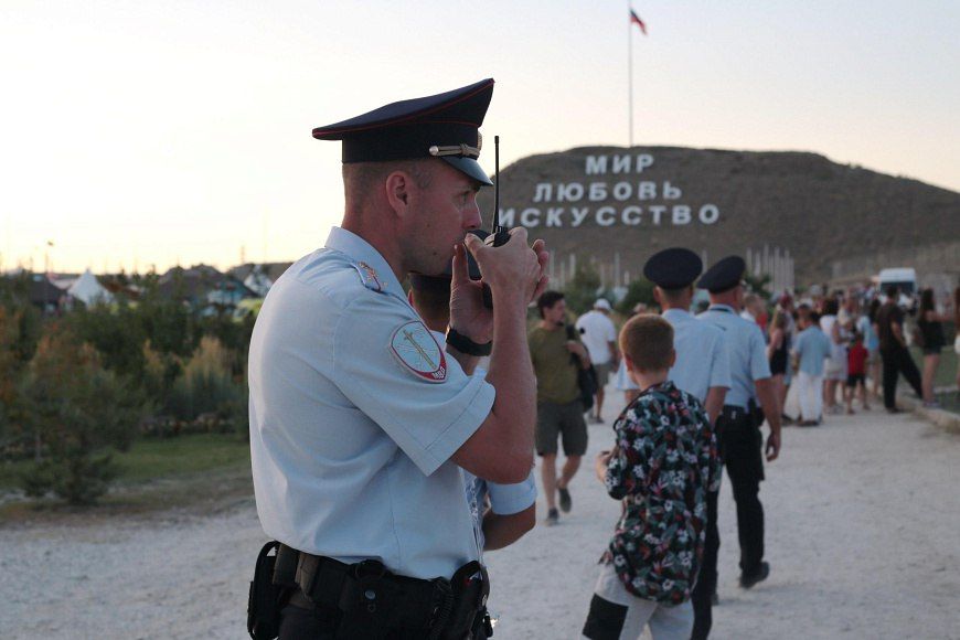 Полиция Республики Крым обеспечила безопасность на фестивале «Таврида.АРТ» Полиция Республики Крым обеспечила безопасность на фестивале «Таврида.АРТ»
