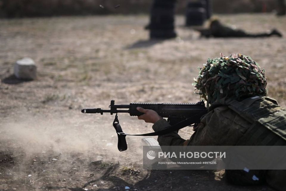 Боевая подготовка бойцов 56-го десантно-штурмового полка ВДВ на полигоне в Крыму Боевая подготовка бойцов 56-го десантно-штурмового полка ВДВ на полигоне в Крыму
