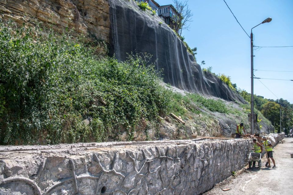 Михаил Развожаев: Реконструкция опасного оползневого участка на Героев Севастополя завершится раньше срока Михаил Развожаев: Реконструкция опасного оползневого участка на Героев Севастополя завершится раньше срока