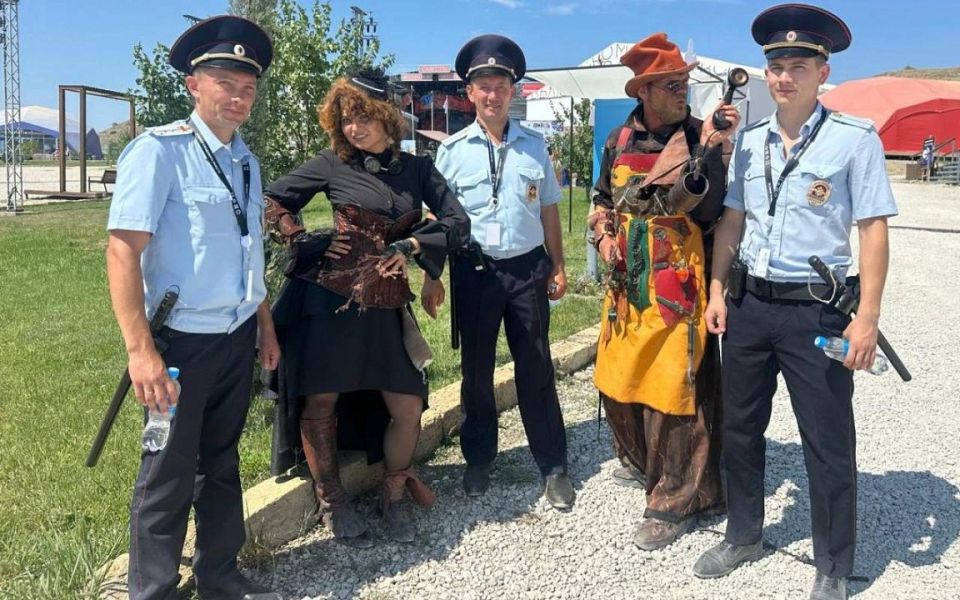 Полиция Республики Крым обеспечила безопасность на фестивале «Таврида.АРТ» Полиция Республики Крым обеспечила безопасность на фестивале «Таврида.АРТ»