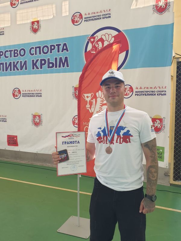 30 июня команда Симферопольского района в составе Аносова Виктора Юрьевича, Быстрова Дмитрия Михайловича и Ерошкина Ивана Геннадьевича приняла участие в региональном этапе «Кубка Защитников Отечества» среди бойцов и... 30 июня команда Симферопольского района в составе Аносова Виктора Юрьевича, Быстрова Дмитрия Михайловича и Ерошкина Ивана Геннадьевича приняла участие в региональном этапе «Кубка Защитников Отечества» среди бойцов и...