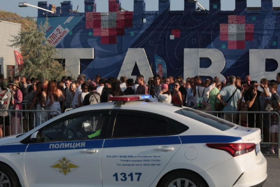 Полиция Республики Крым обеспечила безопасность на фестивале «Таврида.АРТ» Полиция Республики Крым обеспечила безопасность на фестивале «Таврида.АРТ»