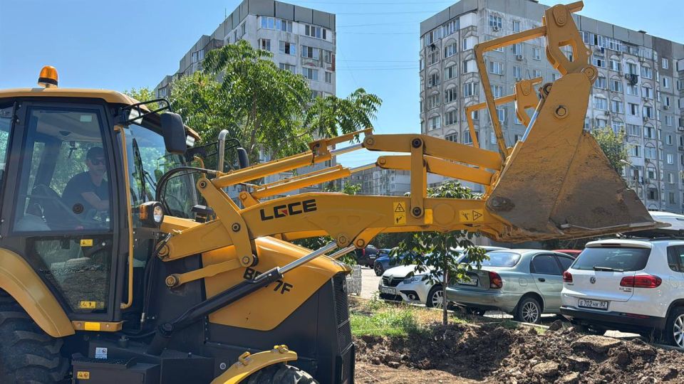 На аллее от ул. Андрея Первозванного к школе №26 активизировались строители На аллее от ул. Андрея Первозванного к школе №26 активизировались строители